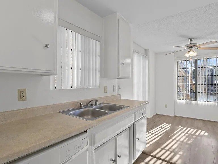 1254 S Saltair Ave #101 — Photo 9