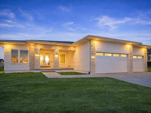 17212 Springbrook Trl, Urbandale, IA 50323