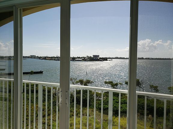 3rd image of 21 Harbour Isle Drive W #Ph03