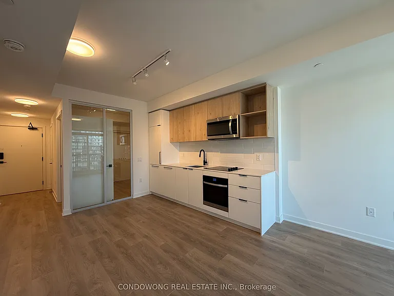 1185 Dupont St #513 — Photo 5