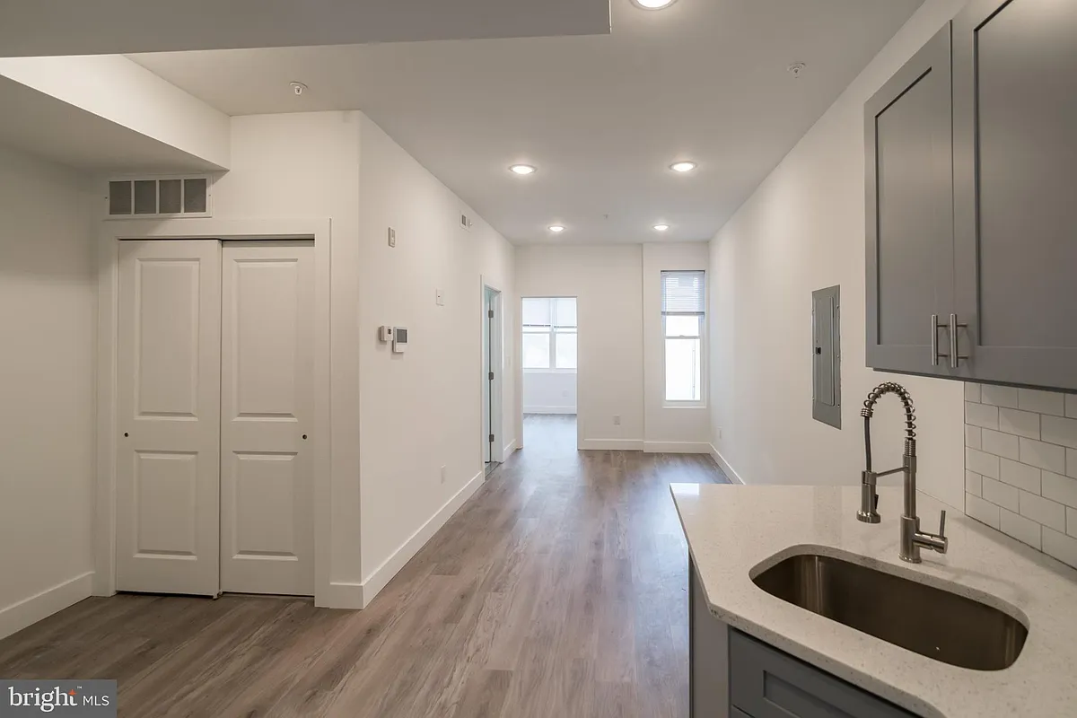 Building Photo - 1709 Snyder Ave #1