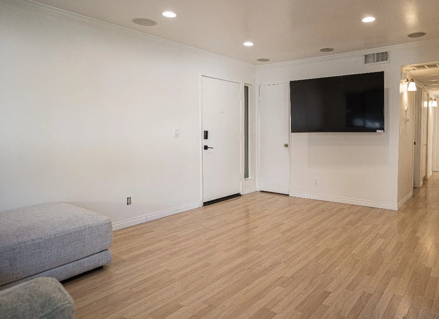 3 bed, 948 sqft, $3,200 — Photo 2