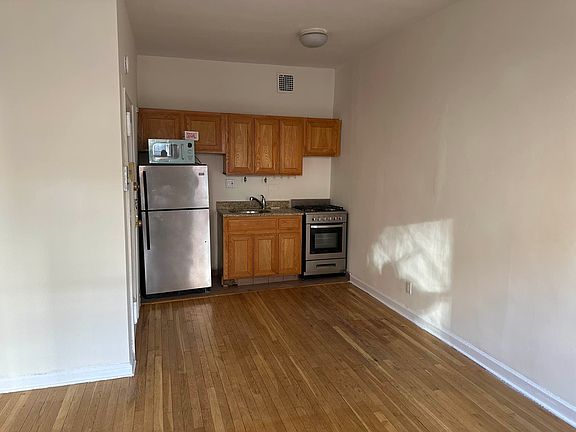 5th image of 438 E 77th St APT 4A
