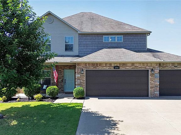 2nd image of 2704 Whispering Woods Ct
