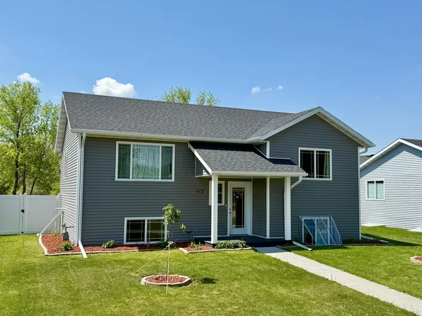 2014 Nelson Dr, Thief River Falls, MN 56701