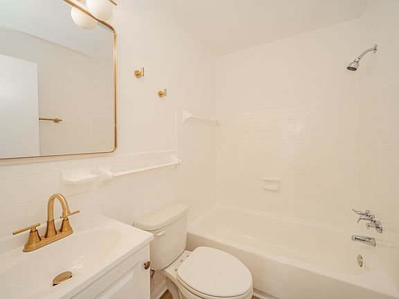 5th image of 208 S Kenmore Rd
