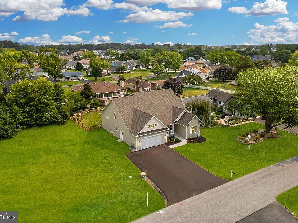 1st image of 422 Jackie Dr