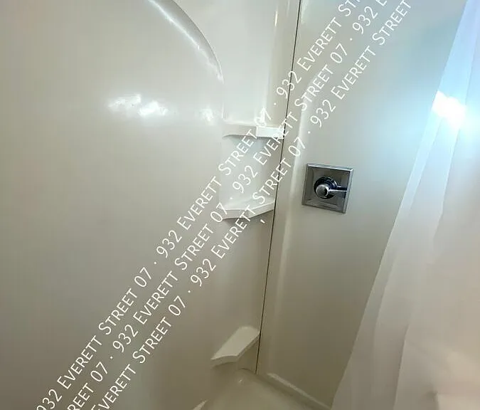 932 Everett St #7 — Photo 16