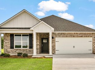 101 Creekridge St, Headland, AL 36345