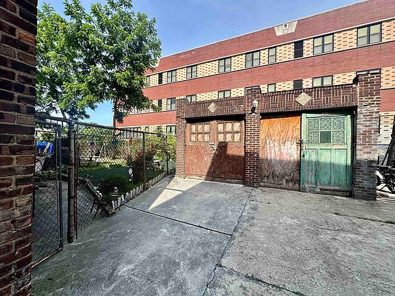4th image of 599 Kennedy Blvd