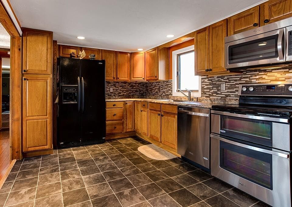 1st image of 6 Aspen Dr