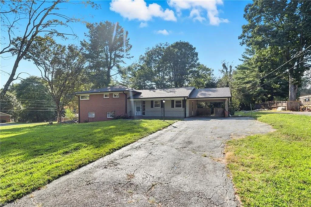 1 bed, 1.0 bath, $695 — Photo 4