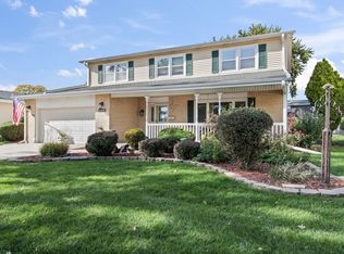 1108 S Cherrywood Dr, Mount Prospect, IL 60056