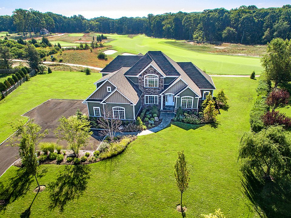 1st image of 590 Laurel Ct