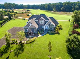 590 Laurel Ct, Laurel, NY 11948