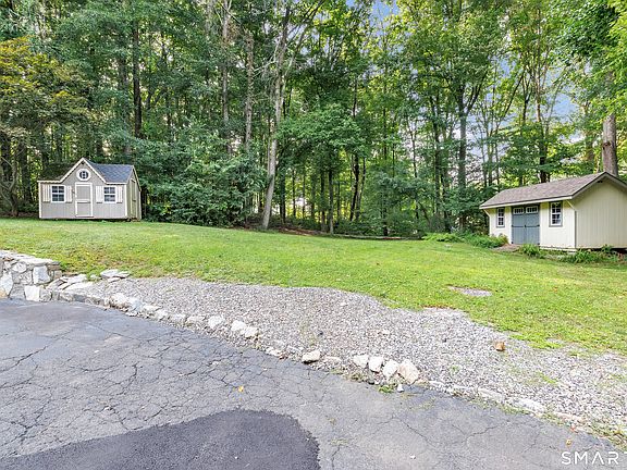 3rd image of 32 Shari Drive