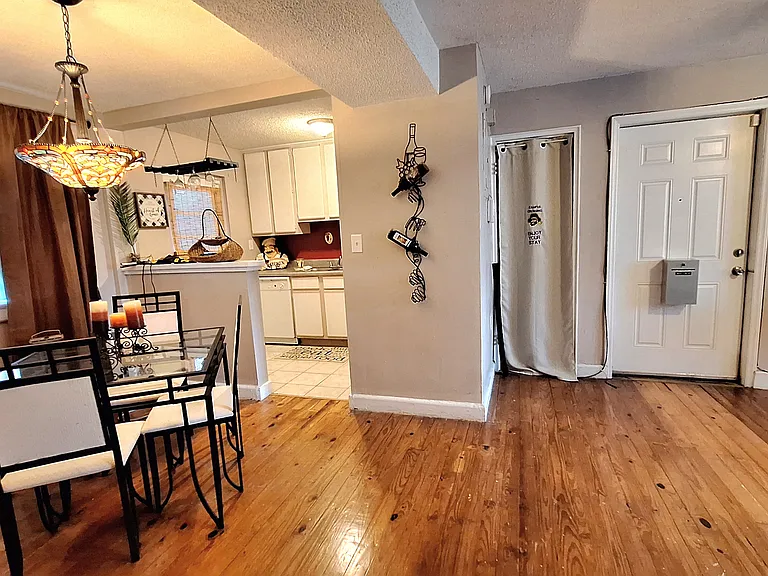 405 E 5th St #C3 — Photo 7