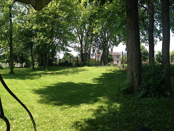 3rd image of 252 Lake Lawn Ct