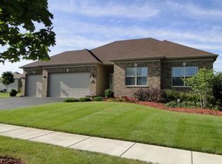 3527 Hidden Fawn Dr, Elgin, IL 60124