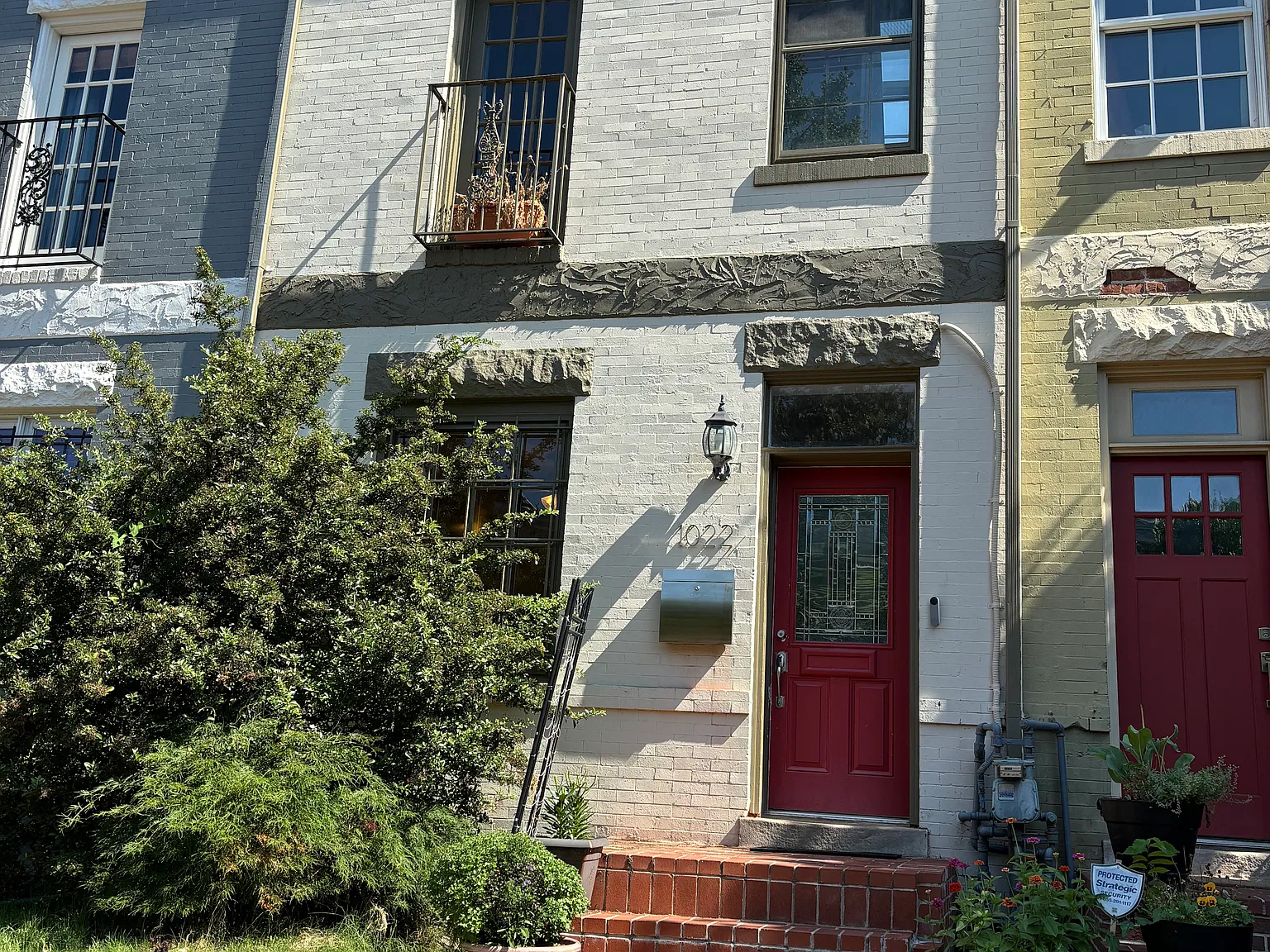 1022 G St NE — Photo 1