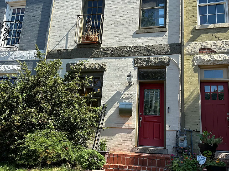 1022 G St NE