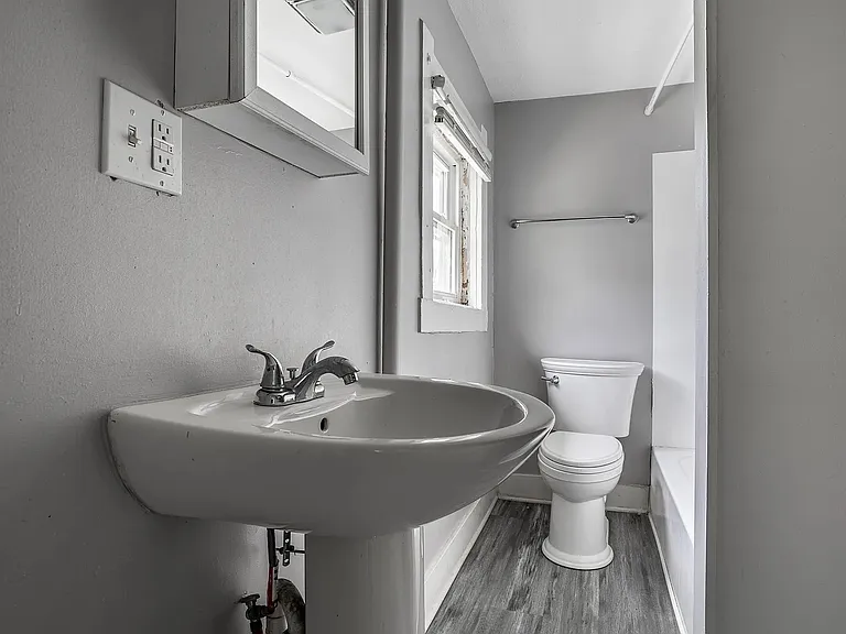 710 King Ave #4 — Photo 3