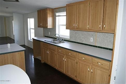 4th image of 216 N 356th Dr