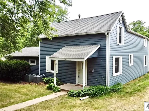 445 Grove Ave, Crete, NE 68333