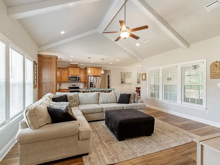 4051 Gramercy Dr — Photo 14