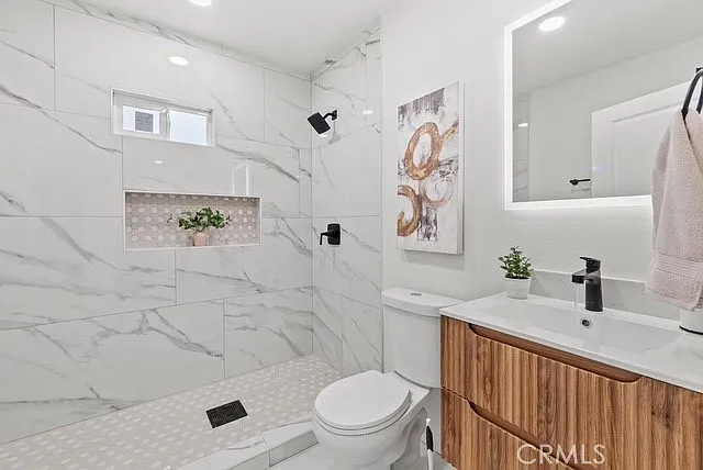 1421 E Norwood Pl — Photo 16