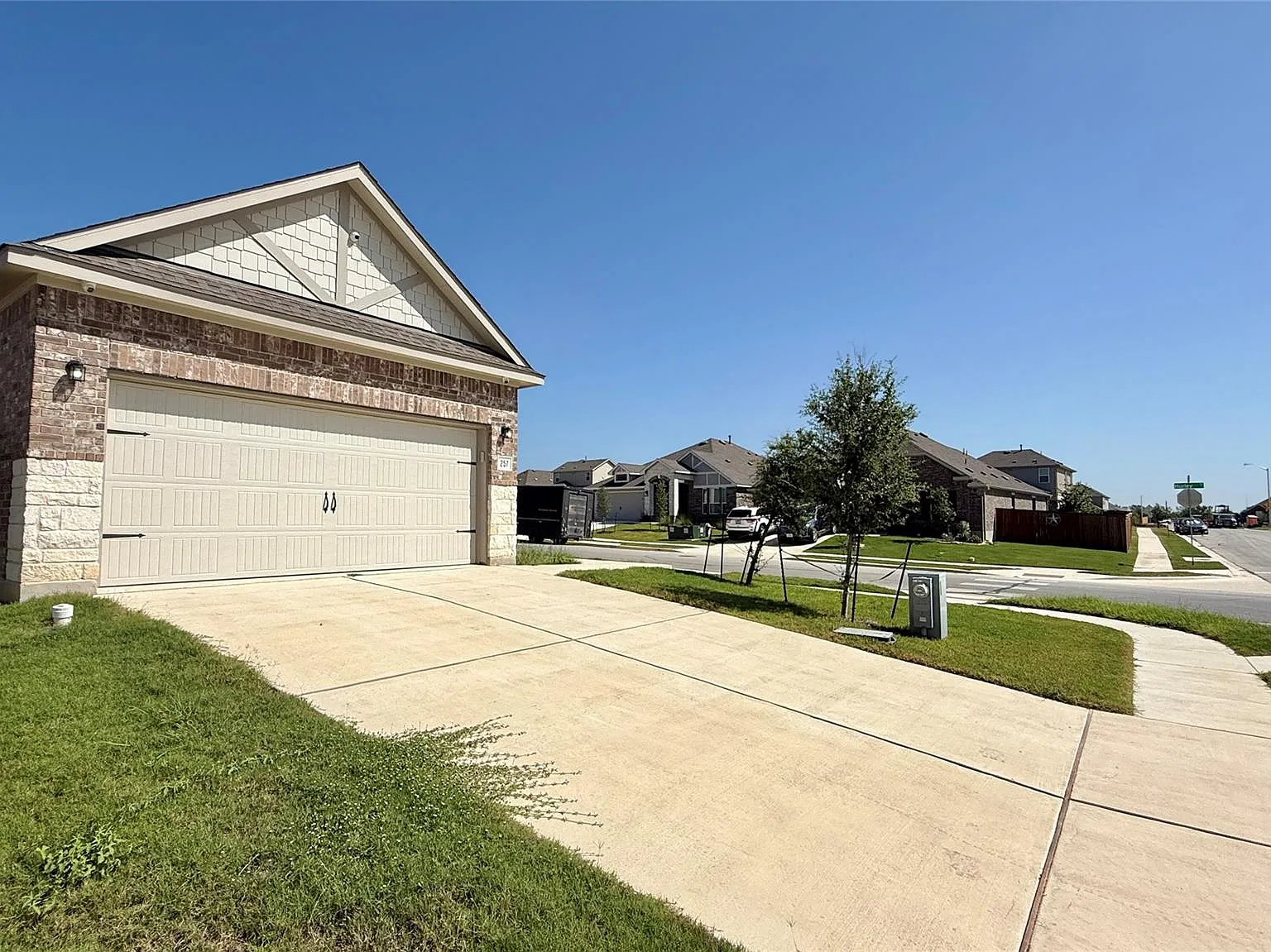 3 bed, 2.0 bath, 1258 sqft, $1,850 — Photo 2