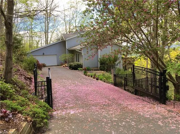 14 Skyview Ct, Asheville, NC 28803