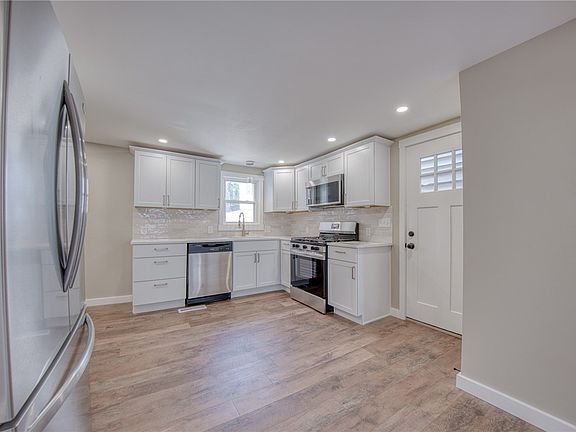 2nd image of 117 Fountain St