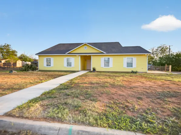 1006 E Taft St, Pearsall, TX 78061