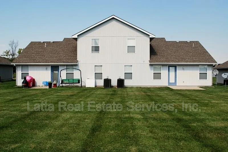 3 bed, 2.0 bath, 1135 sqft, $1,475 — Photo 2