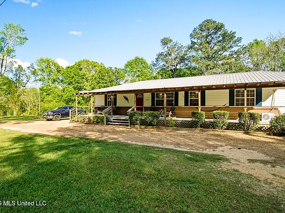 3rd image of 285 Magnolia Dr