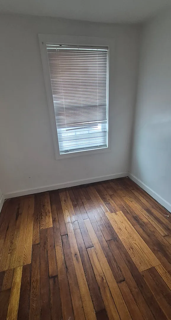 511 Seagull Avenue - $1,550 /Month 3 Bed 1 Bath — Photo 3