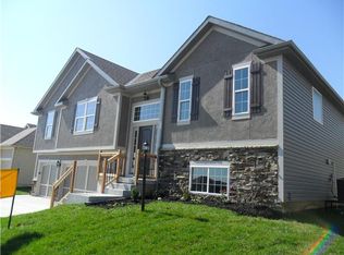 4211 Windward Dr, Saint Joseph, MO 64505