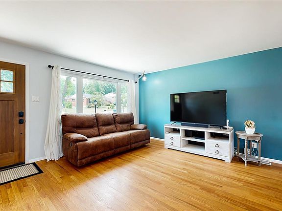 4th image of 9940 Chantenay Dr