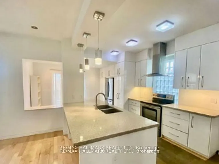 228 Gainsborough Rd — Photo 6