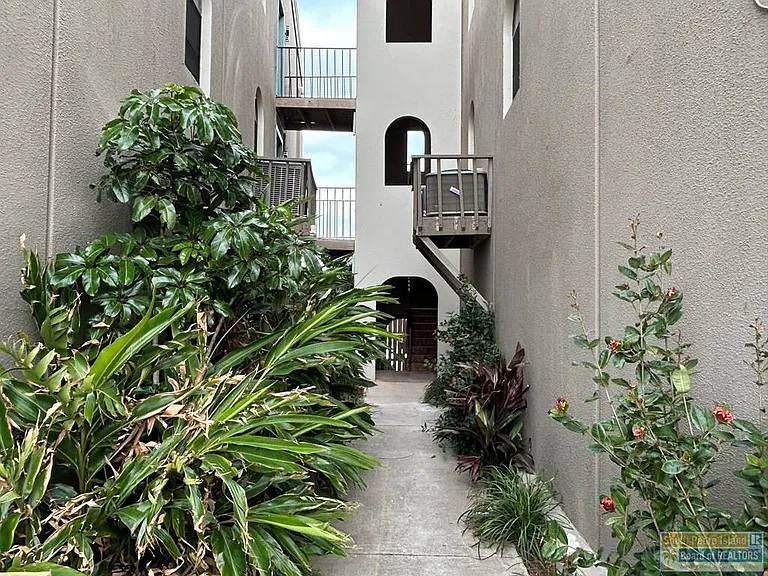 1342 Harbor Island Dr — Photo 37