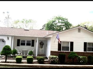 40 Breeze Ave, Ronkonkoma, NY 11779