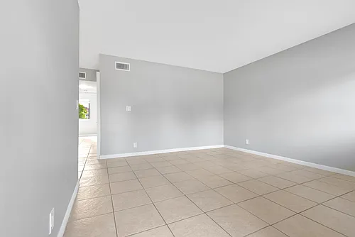 400 Nottingham Cir #D Photo 1 400 Nottingham Cir #D Photo 1