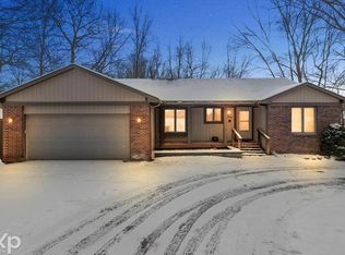 1260 Indian Lake Rd, Lake Orion, MI 48362