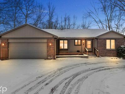 1260 Indian Lake Rd, Lake Orion, MI, 48362