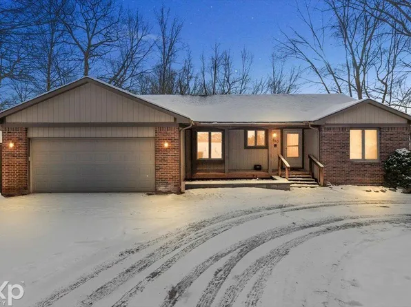 1260 Indian Lake Rd, Lake Orion, MI 48362