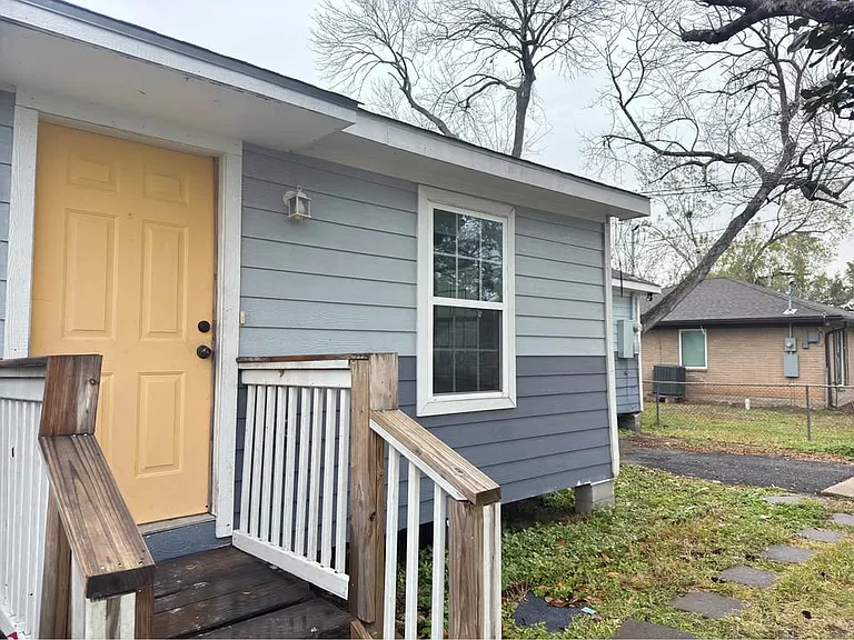 122 Oak St — Photo 16