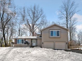 1712 Ridge Rd, White Lake, MI 48383