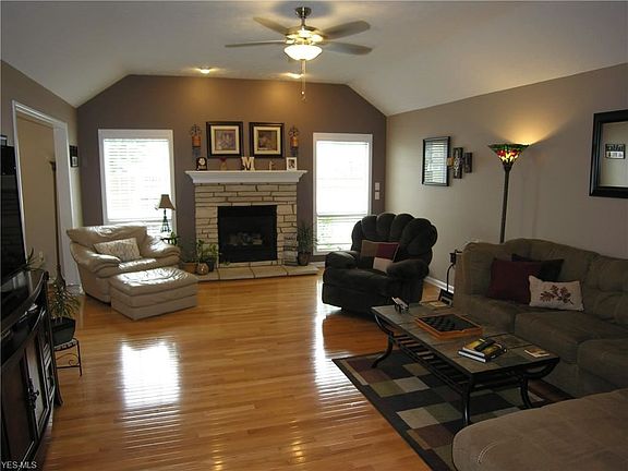 3rd image of 424 Augusta Dr