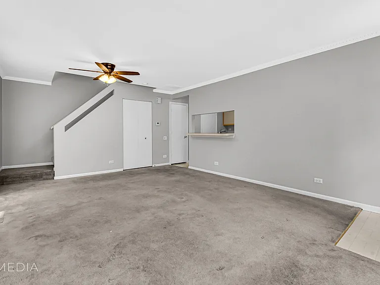 425 Monmouth Ct — Photo 7